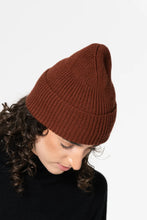 Merino Handknit Rib Hat in Rust Red