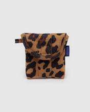 Puffy Earbuds Case in Leopard