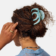 Octopus Claw in Large Blue Dew