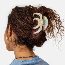 Octopus Claw in Large Pearl Shimmer