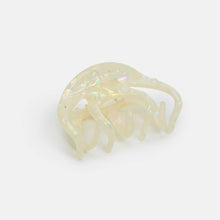 Octopus Claw in Large Pearl Shimmer